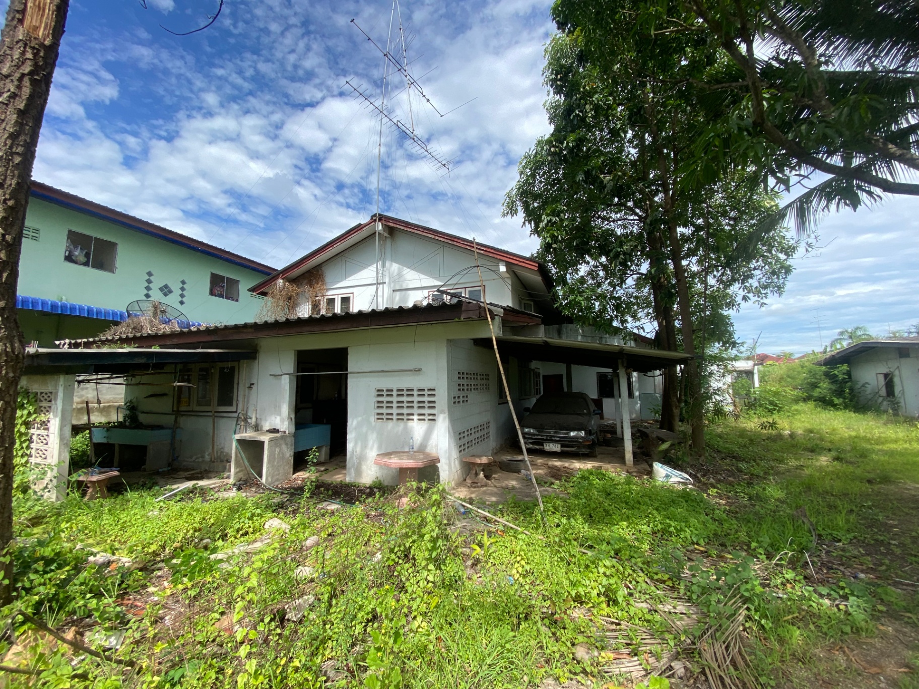 บ้านด้านข้าง